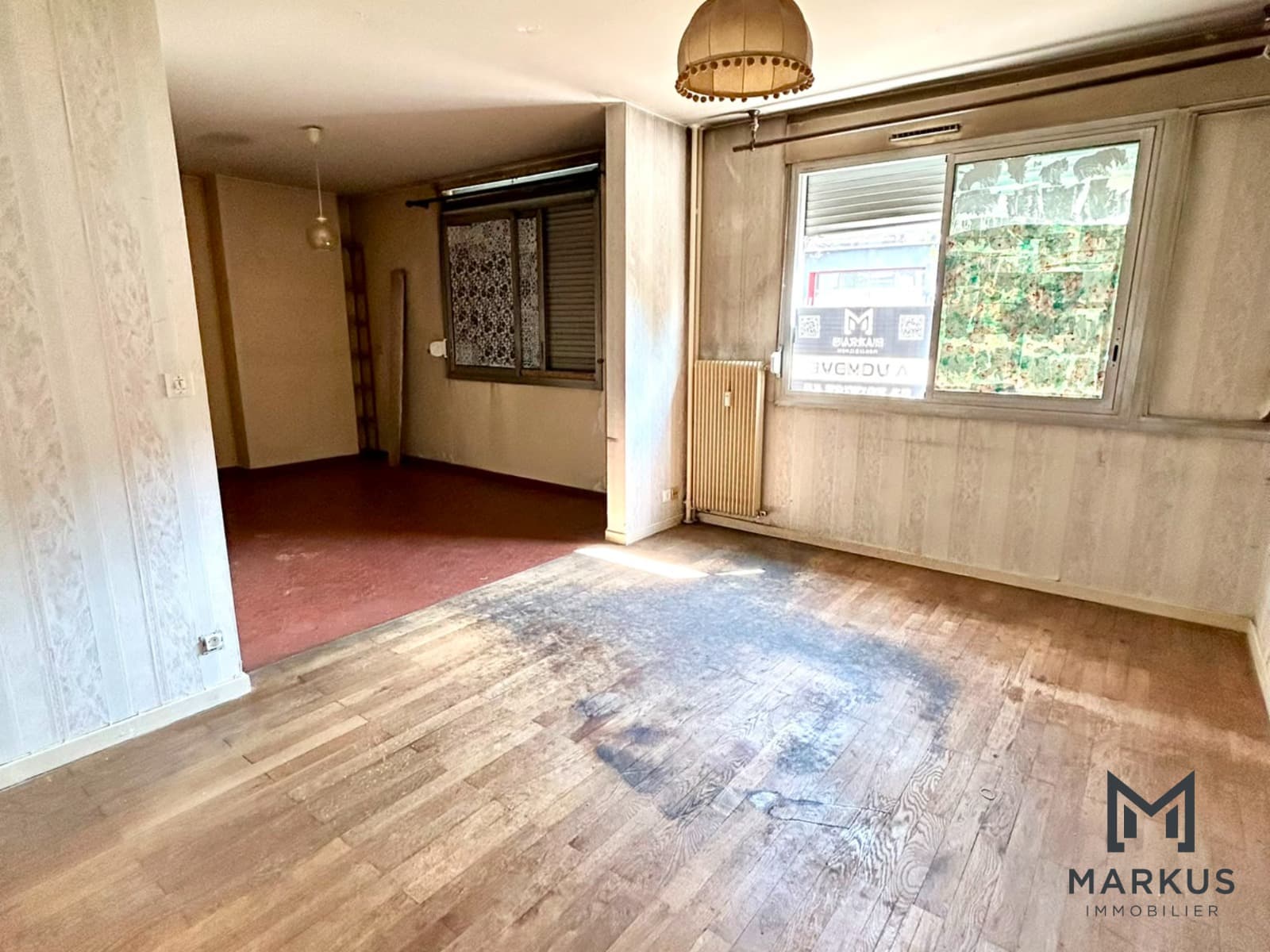 Pièce de vie du studio à vendre à Villeurbanne, quartier Tolstoï, à rénover