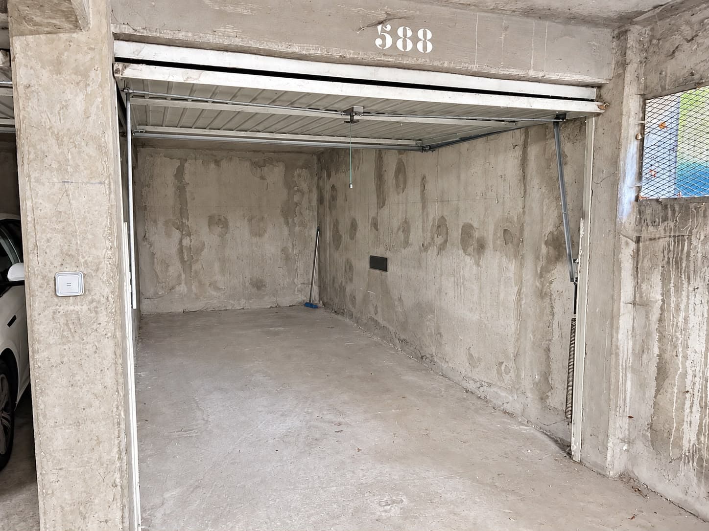 Garage fermé en sous-sol - Cusset — Villeurbanne